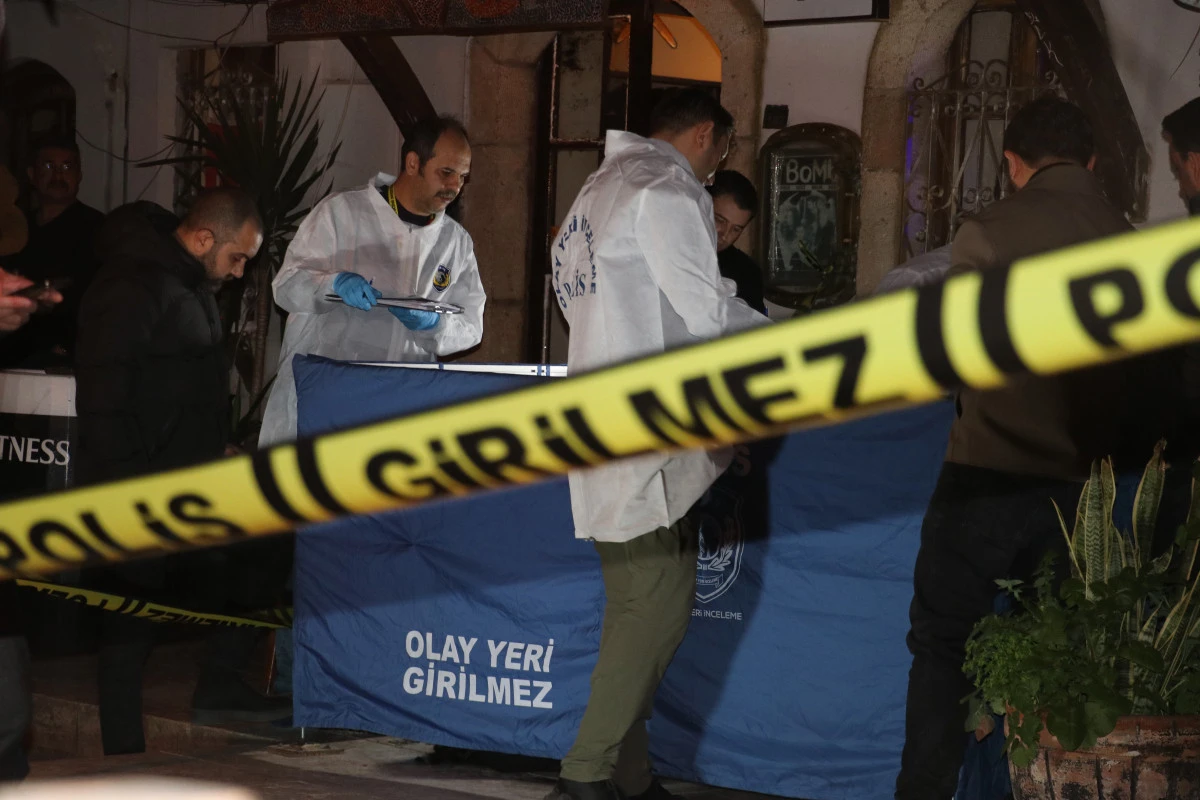 Antalya'da 40 metrelik falezlerden d&uuml;şen gen&ccedil;, hayatını kaybetti