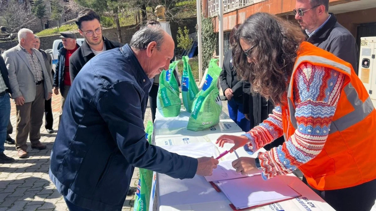 Aksekili &uuml;reticilere bordo bulamacı hibesi