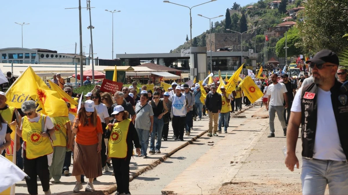 Alanya&rsquo;da 1 Mayıs&rsquo;a yoğun katılım