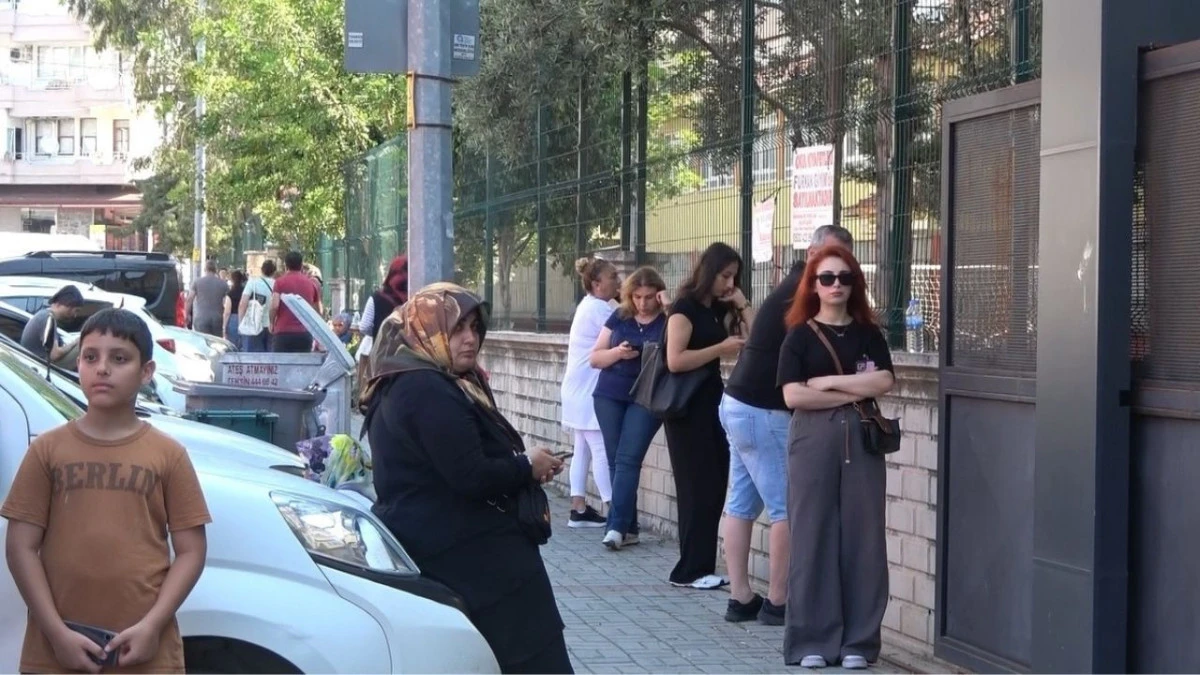 Alanya'da binlerce &ouml;ğrenci sınav heyecanı yaşadı