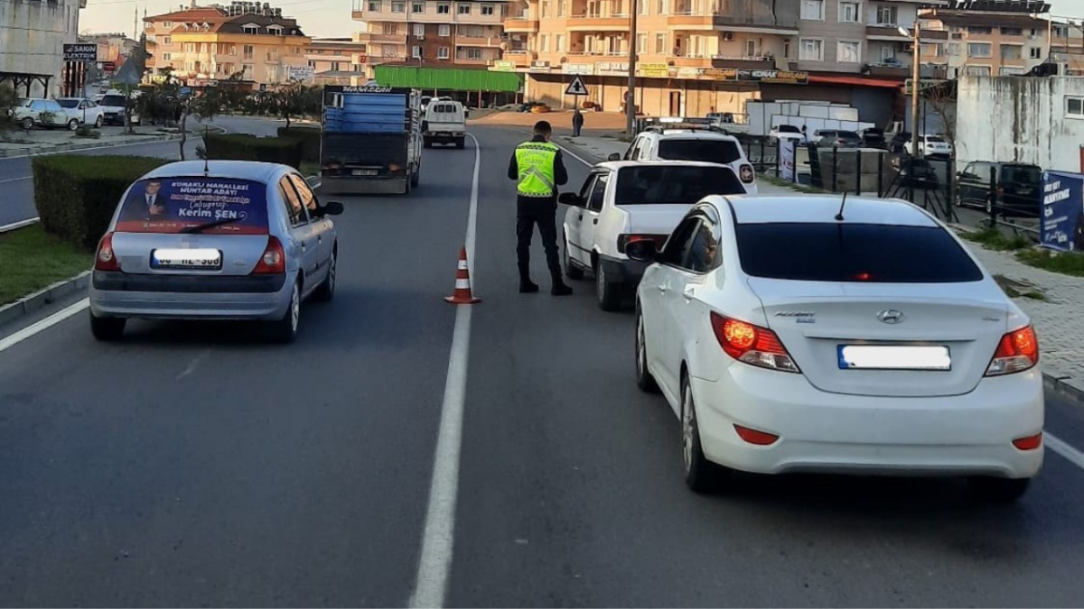 Alanya'da jandarma 23 aracı trafikten men etti