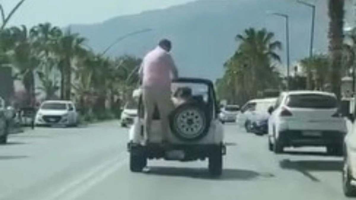 Alanya’da üstü açık araçla trafiği tehlikeye attılar  