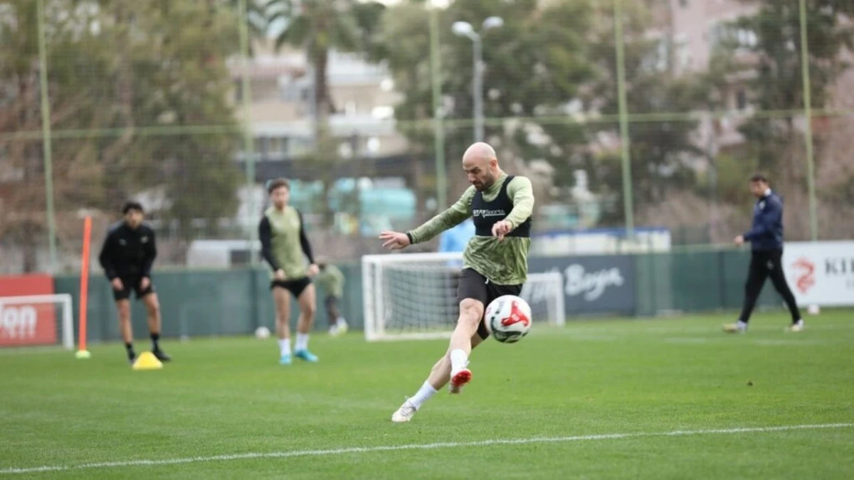 Alanyaspor, Beşiktaş ma&ccedil;ı hazırlıklarına başladı