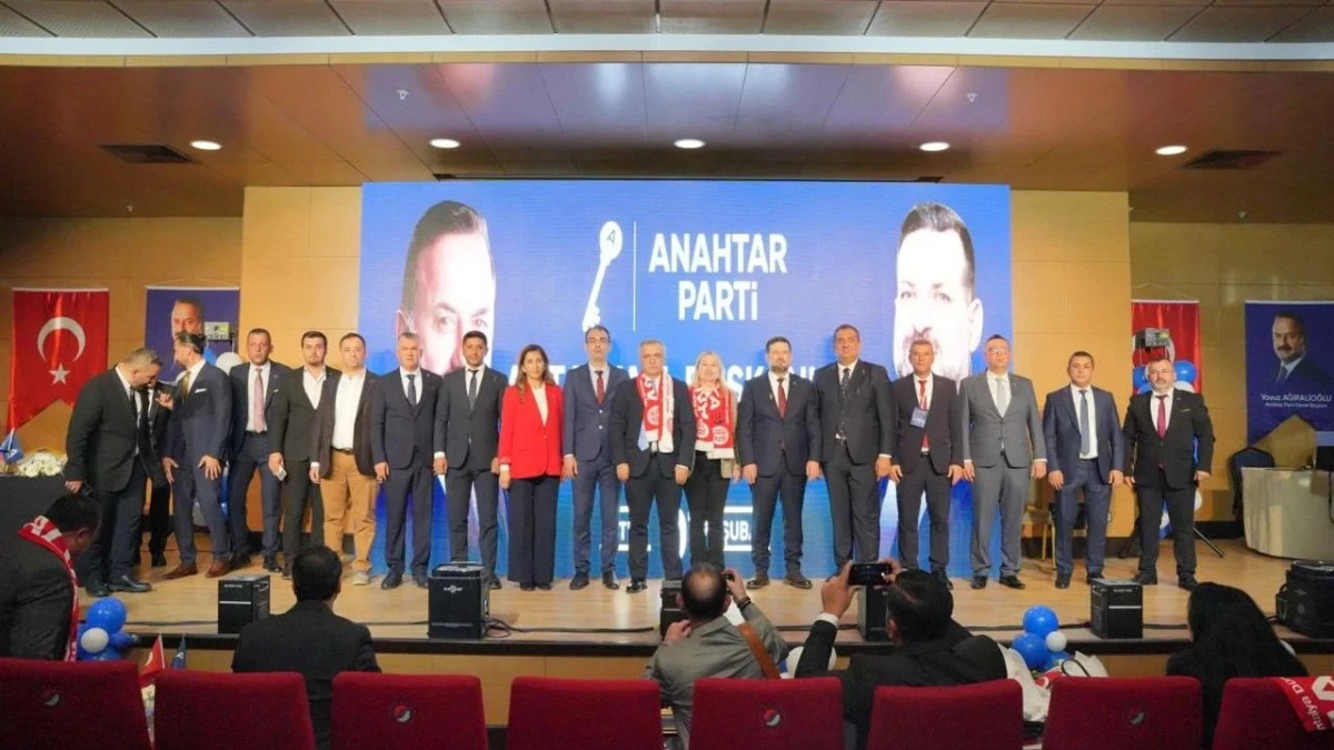 Anahtar Parti Antalya'da ilk kongresini yaptı