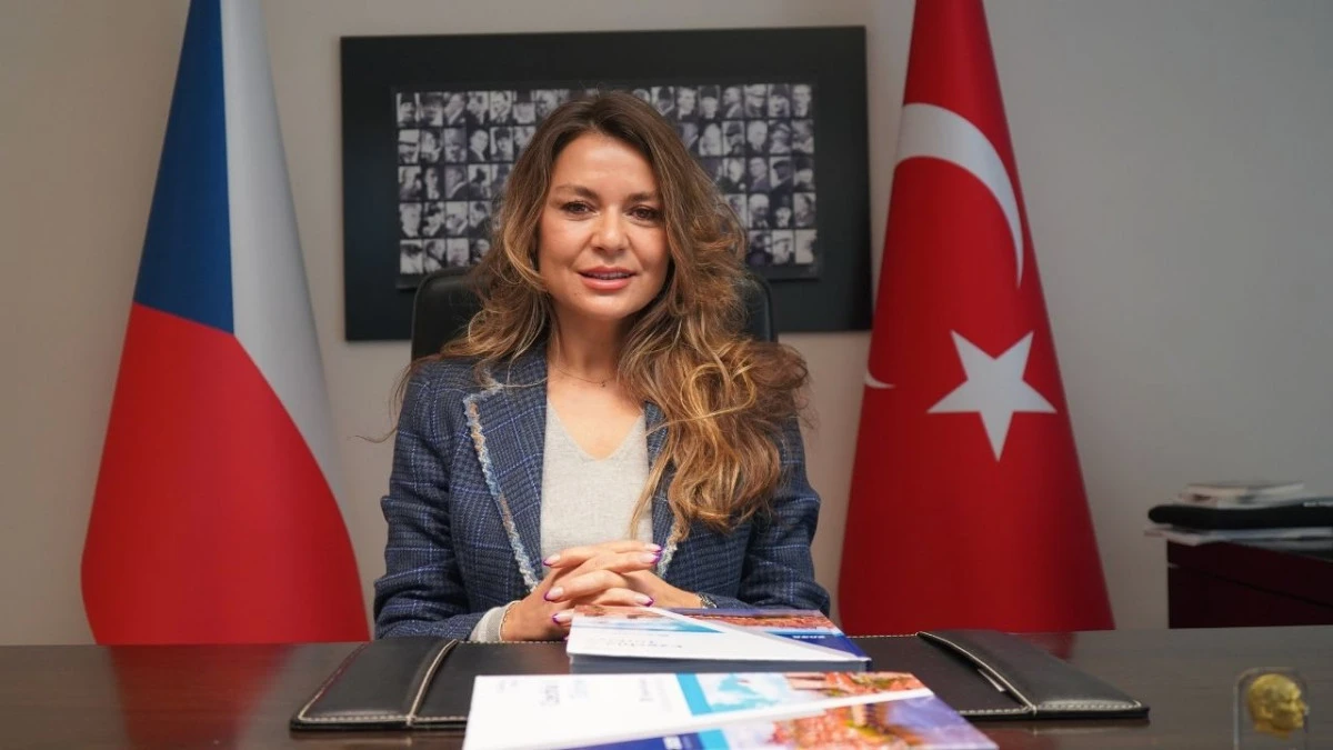 Antalya, &Ccedil;ekya- T&uuml;rkiye kitabının kapağında 