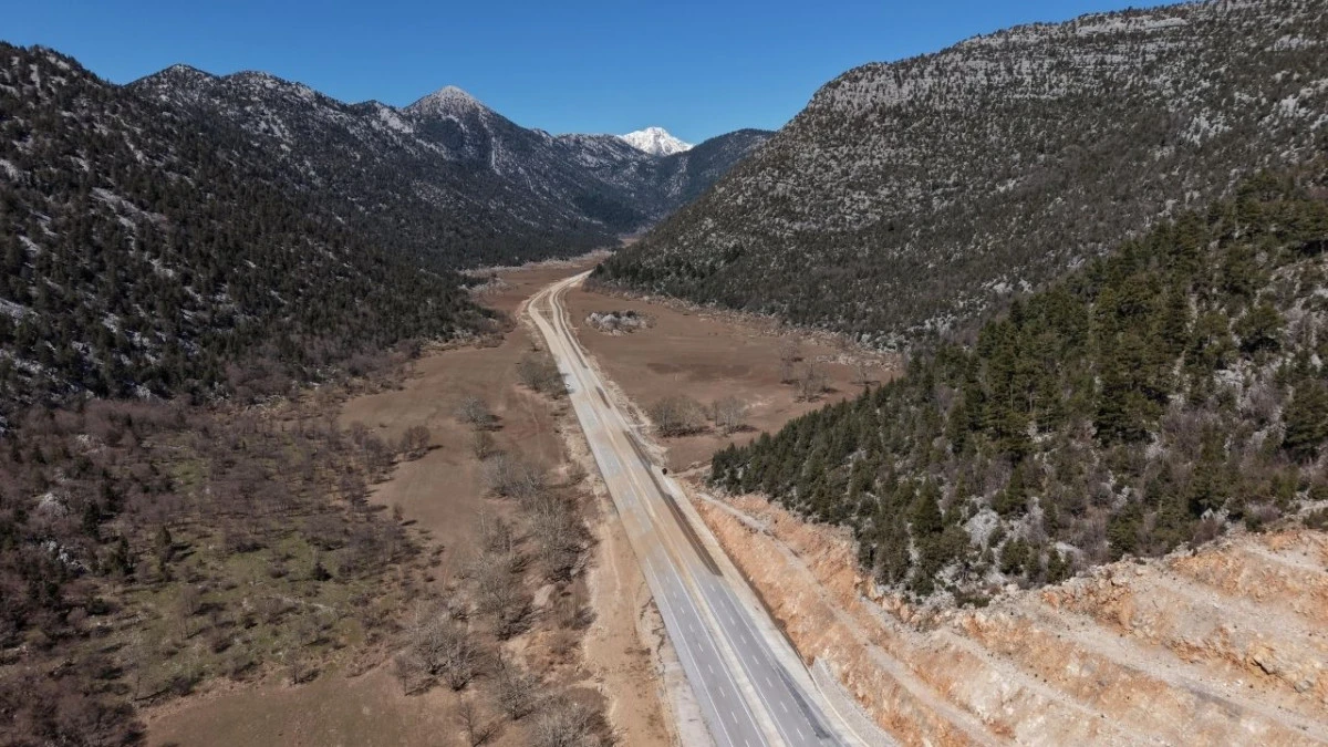 Antalya-Konya kara yolu havadan g&ouml;r&uuml;nt&uuml;lendi