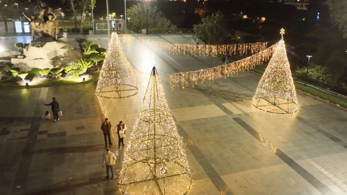 Antalya yeni yıl i&ccedil;in s&uuml;sleniyor 