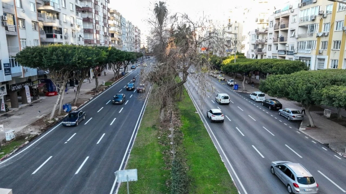 Antalya'da 100. Yıl Bulvarı trafiğe a&ccedil;ıldı 