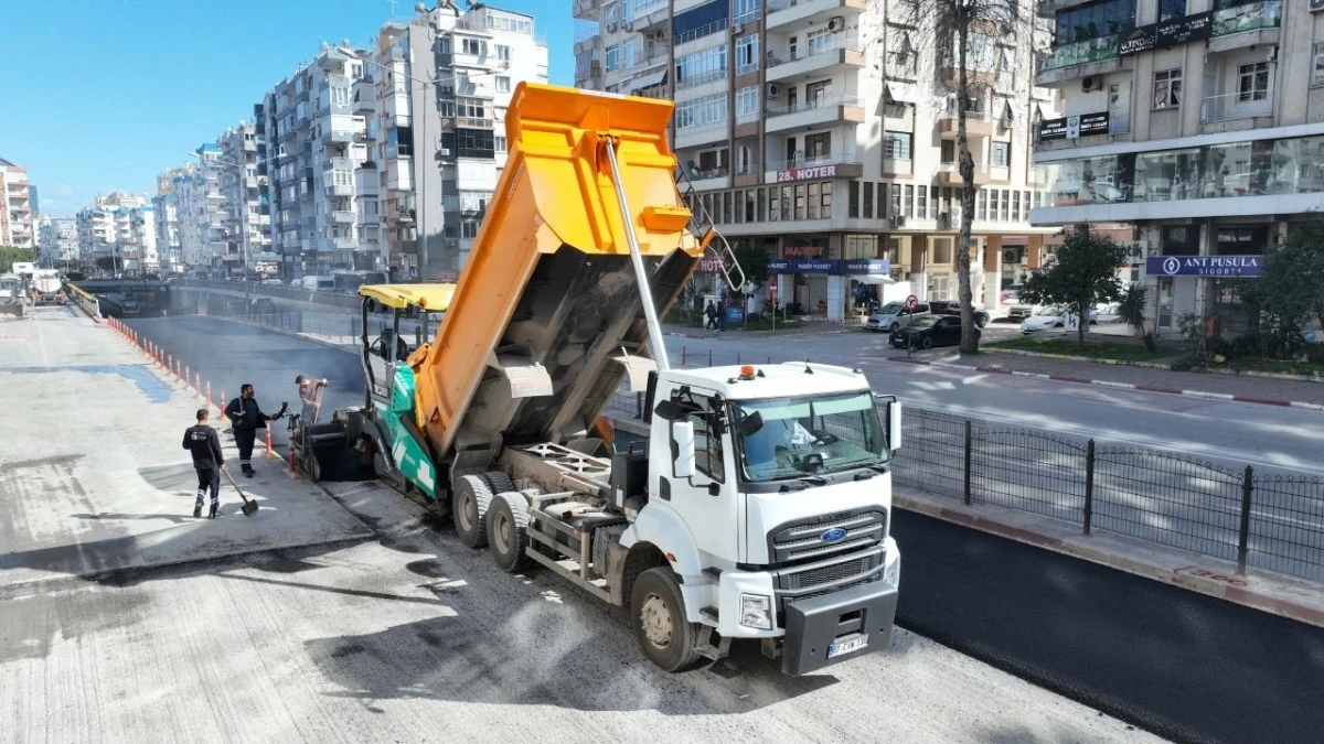 Antalya'da 100.Yıl Bulvarı trafiğe a&ccedil;ıldı 
