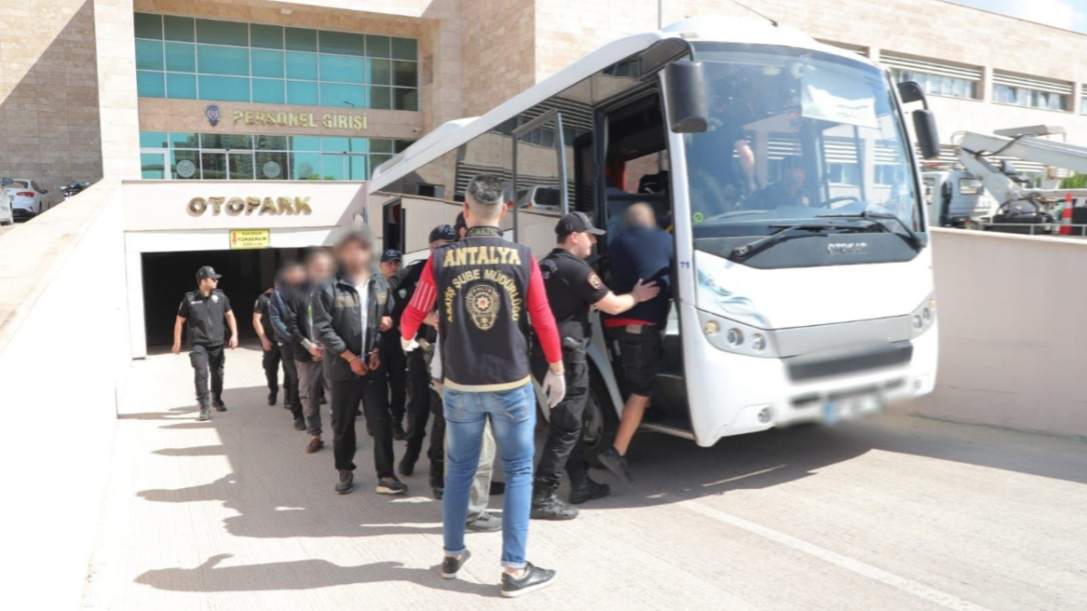 Antalya'da 135 kaçak yakalandı 