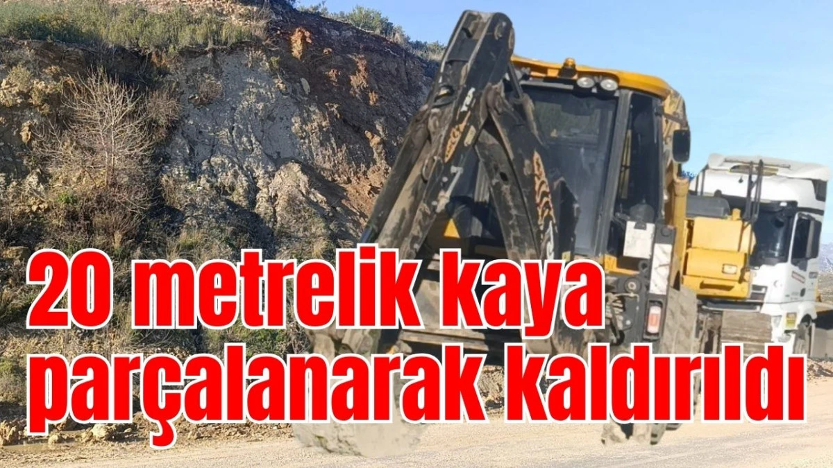 Antalya'da 20 metrelik kaya par&ccedil;alanarak kaldırıldı 