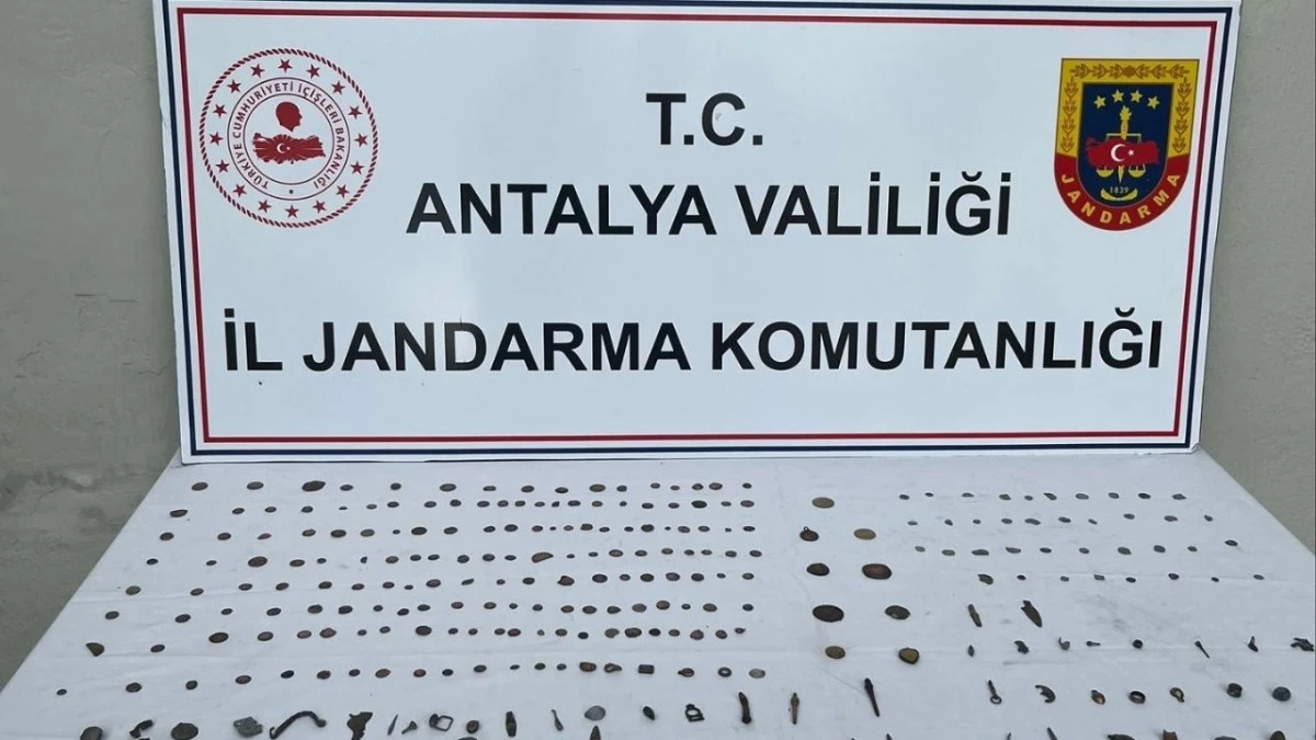 Antalya'da 281 adet tarihi eser ele ge&ccedil;irildi