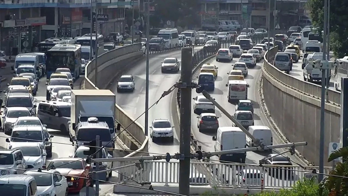 Antalya'da ara&ccedil; sayısı 1,7 milyonu aştı