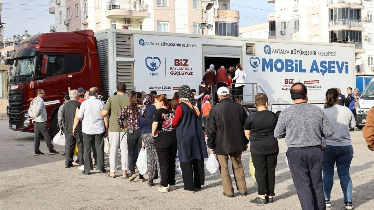 Antalya'da belediye ramazanda 4 &ccedil;eşit yemek dağıtacak 