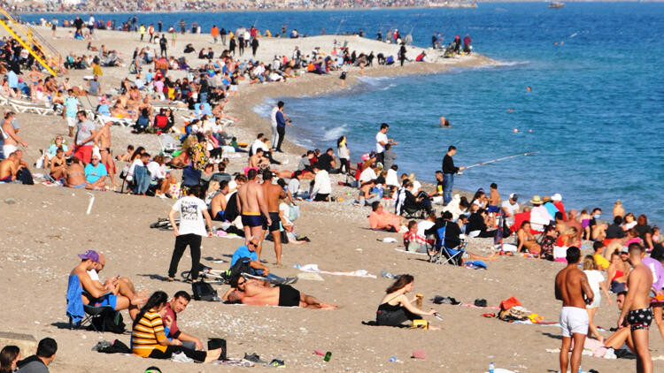 Antalya’da deniz sıcaklığı 33 derece