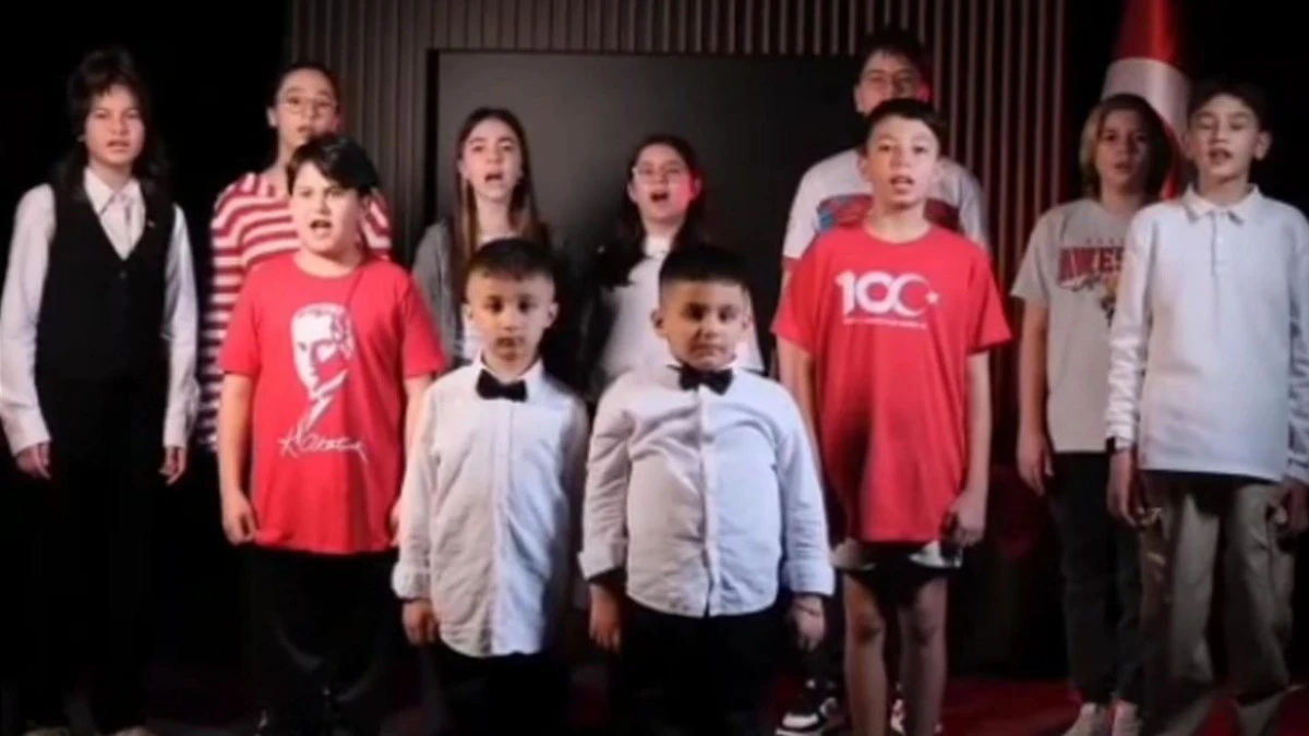 Antalya&rsquo;da gazi &ccedil;ocukları İstiklal Marşı okuyarak mesaj verdi