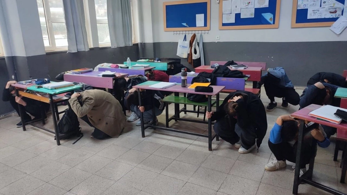 Antalya'da ger&ccedil;eğini aratmayan deprem ve yangın tatbikatı