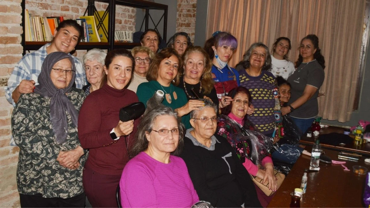 Antalya&rsquo;da İranlı kuaf&ouml;rlerden yaşlılara g&ouml;n&uuml;ll&uuml; bakım