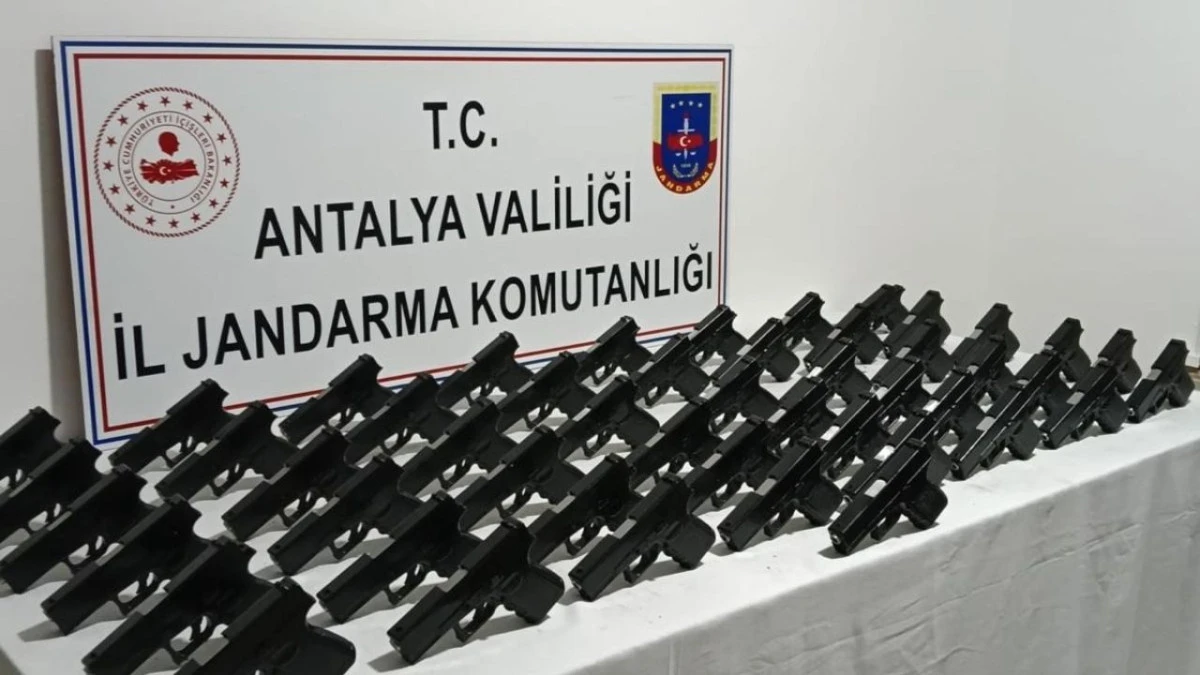 Antalya'da jandarma operasyonu 5 silah ka&ccedil;ak&ccedil;ısı tutuklandı 