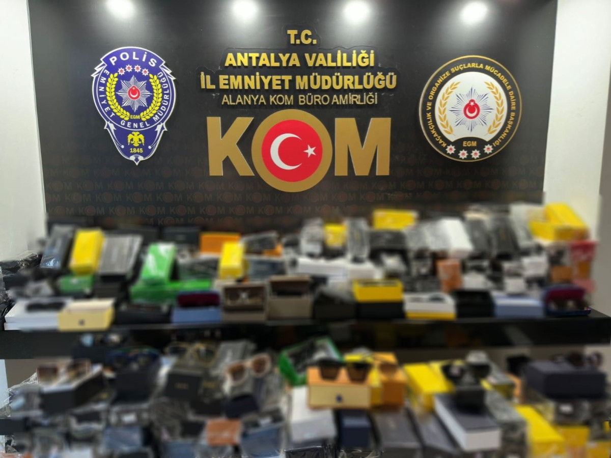 Antalya'da kaçakçılık operasyonu 17 kişi yakalandı 
