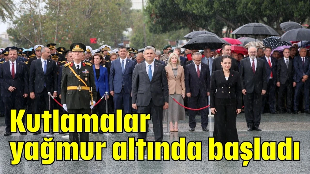 Antalya'da kutlamalar yağmur altında başladı