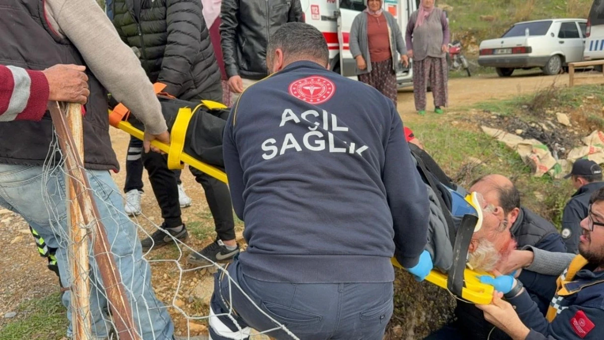 Antalya'da motosiklet u&ccedil;uruma yuvarlandı: 2 yaralı