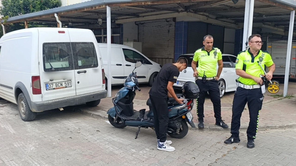 Antalya'da motosikletler çarpıştı: 3 yaralı  