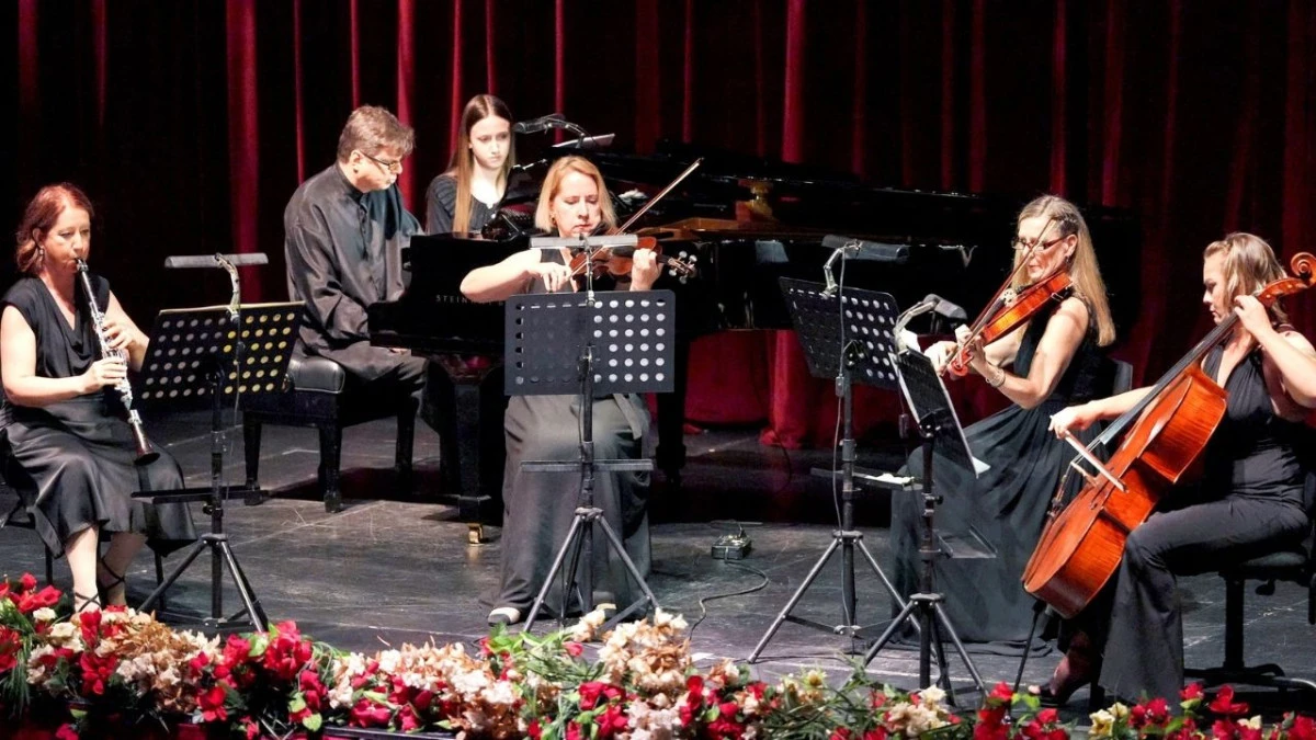 Antalya'da romantik d&ouml;nem akşamı