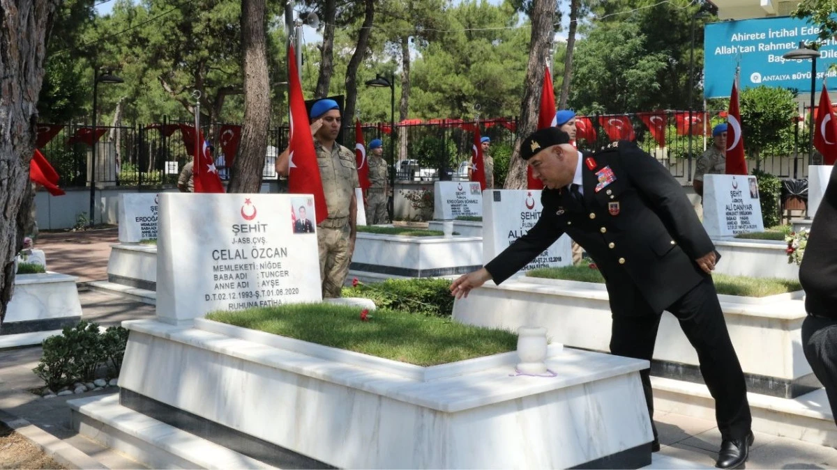 Antalya'da şehitler dualarla anıldı
