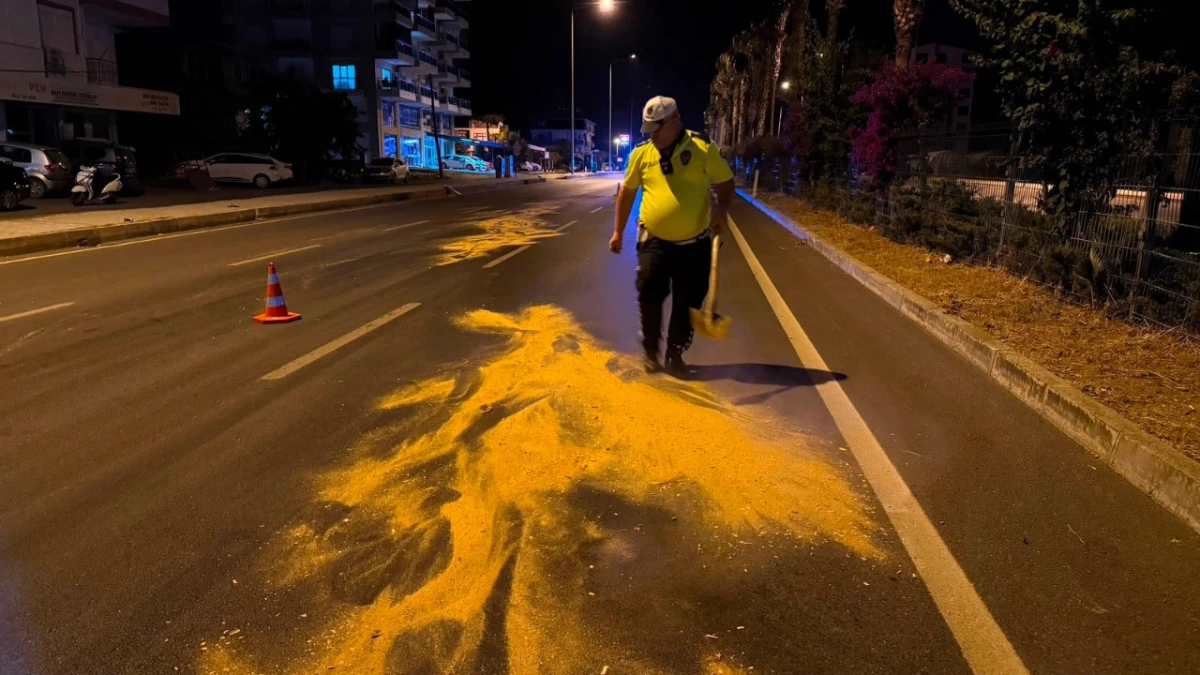 Antalya'da trafik polisinden &ouml;rnek davranış