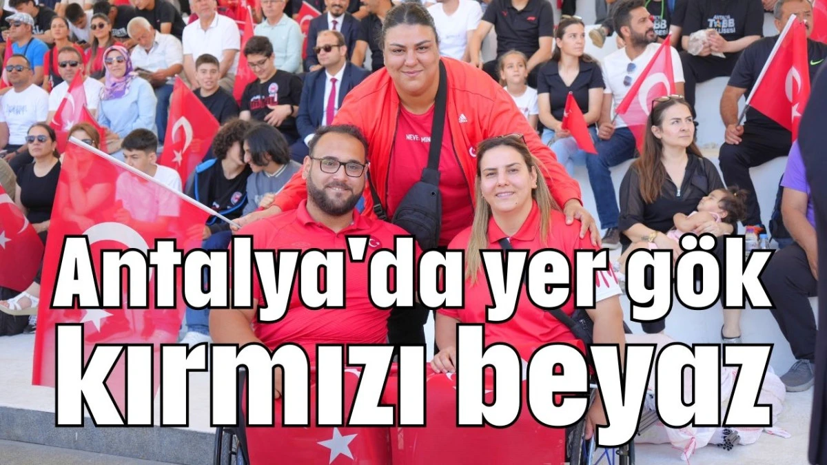 Antalya'da yer gök kırmızı beyaz  