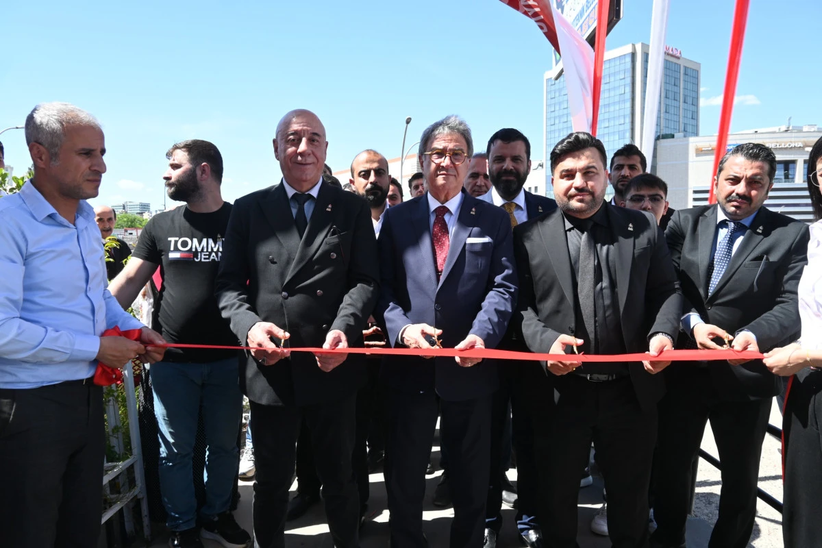 Antalya'dan gitti, Diyarbakır'da il başkanlığı açtı
