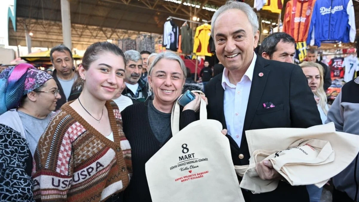 Başkan Kocag&ouml;z kadınları semt pazarında ziyaret etti