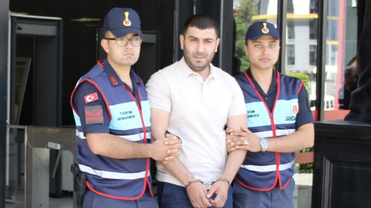 Büfeciyi bıçakla yaralayan Azeri yakalandı