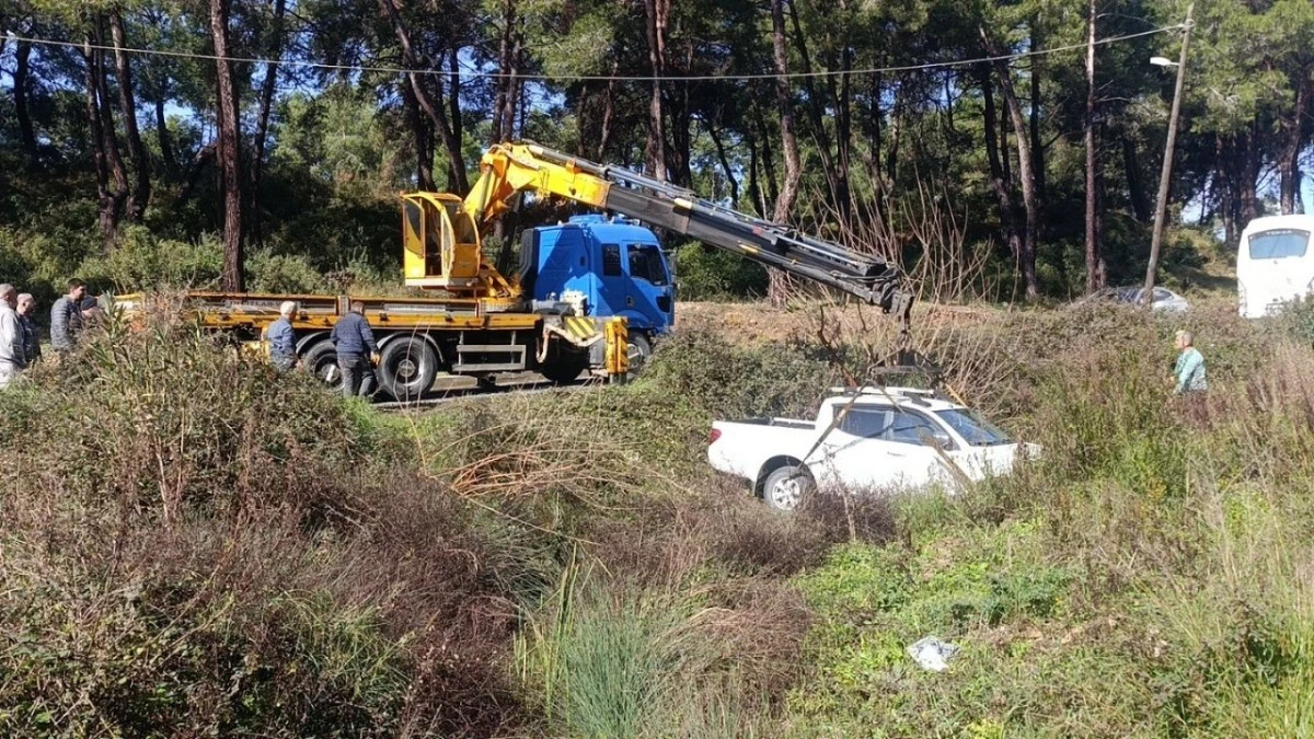 Dereye u&ccedil;an kamyonetten yara alamadan kurtuldu 