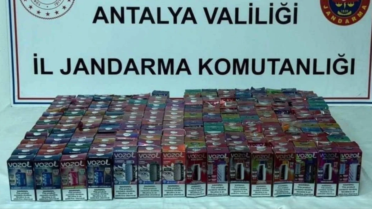 D&ouml;şemealtı&rsquo;nda ka&ccedil;ak elektronik sigara operasyonu
