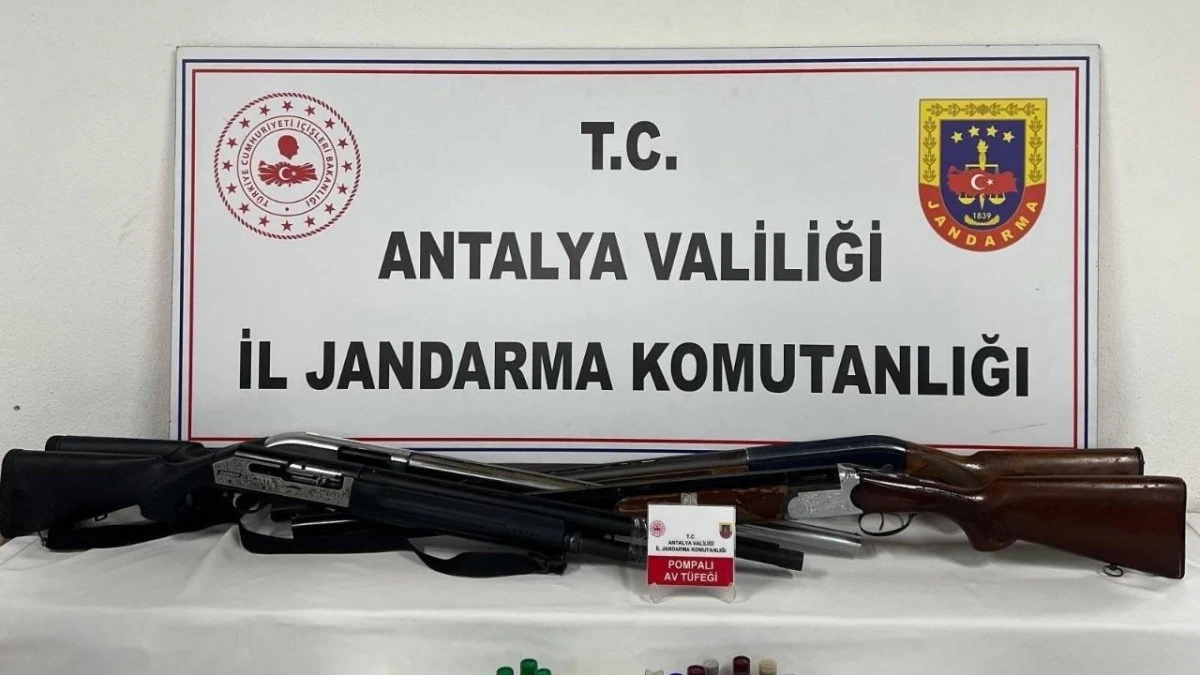 D&ouml;şemealtı&rsquo;nda ruhsatsız t&uuml;feklere el konuldu