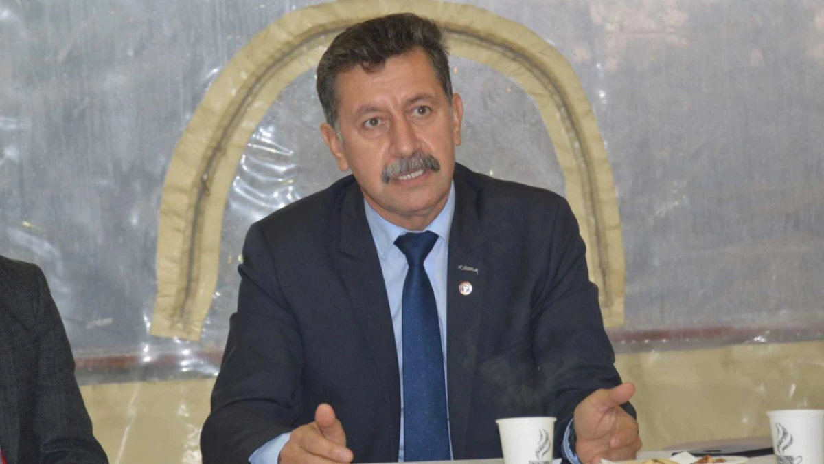 Eğitim-İş Antalya'da g&uuml;ndem 'bayrağa saldırı' 