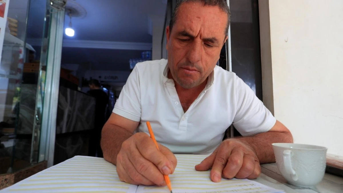 Ehliyet alabilmek için 48 yaşında okuma-yazma öğrenmeye başladı