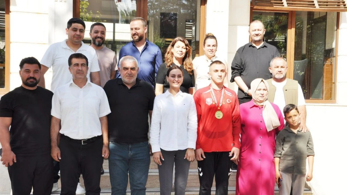 Emirhan Y&uuml;ksel Korkuteli&rsquo;nin gururu oldu