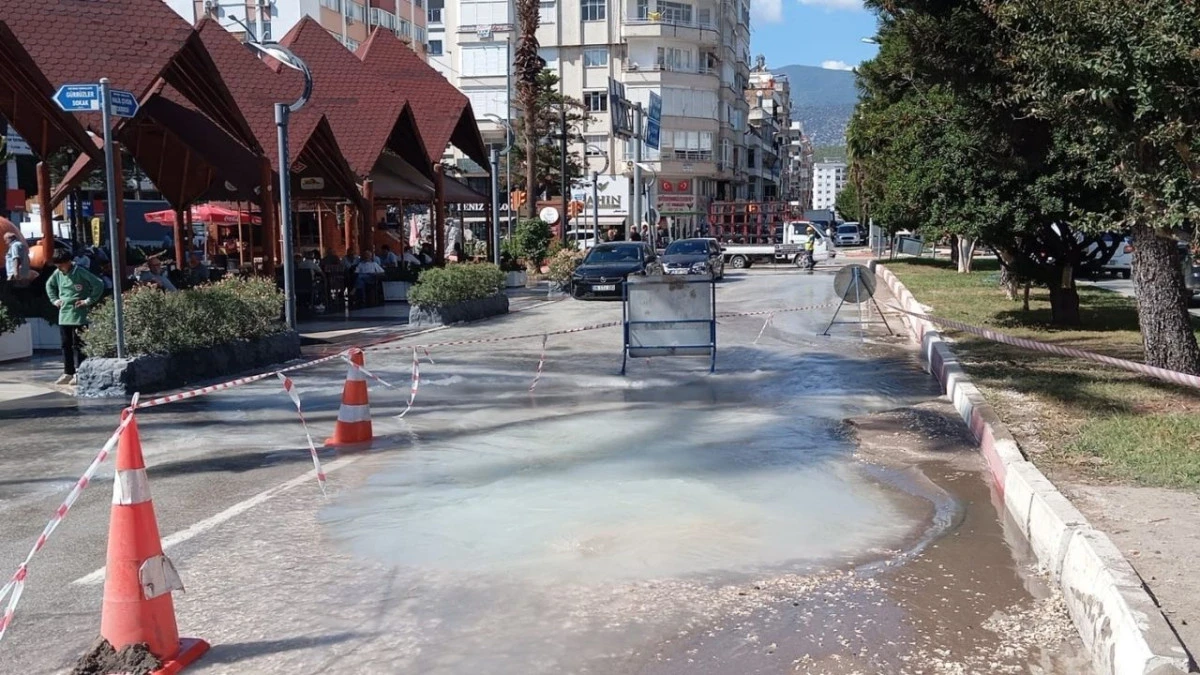 İçme suyu borusu 1 ayda 5'inci kez patladı 