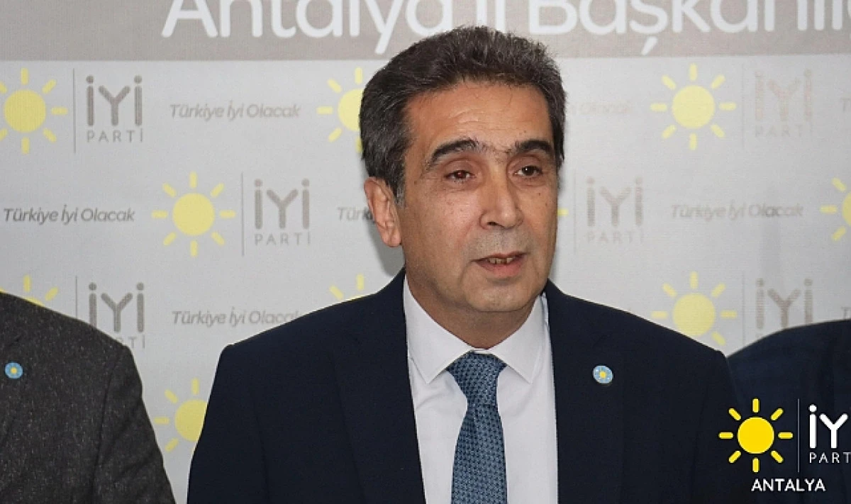 İYİ Parti Antalya İl Başkanı Kaya'dan 'T&uuml;rk bayrağı' a&ccedil;ıklaması
