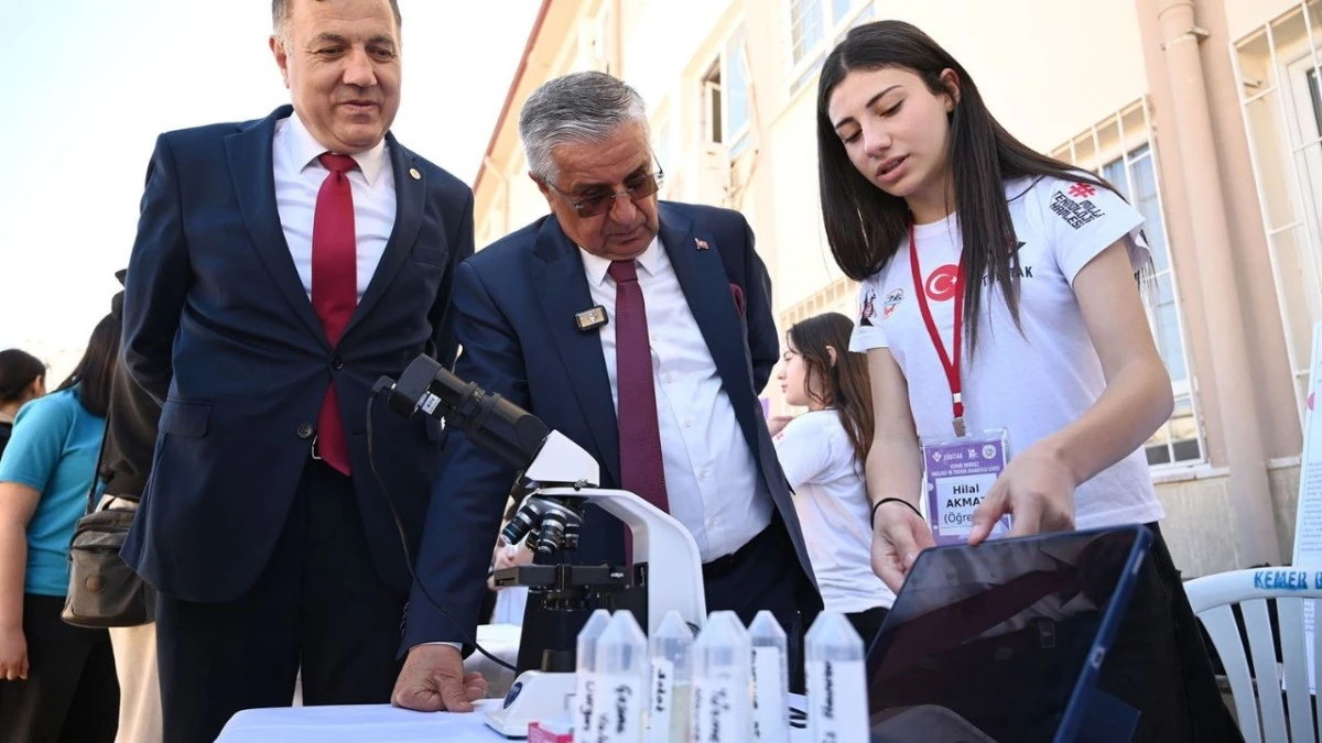 Kemer&rsquo;de T&Uuml;BİTAK 4006 Bilim Fuarı  
