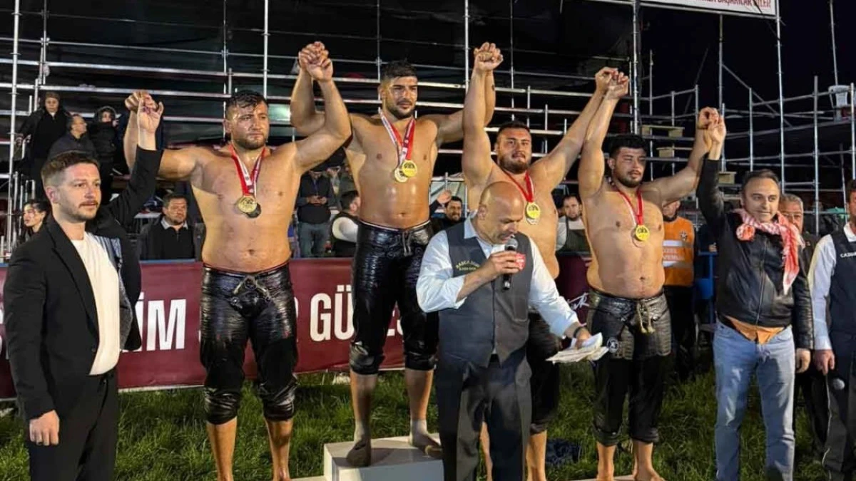 Kemer&rsquo;in pehlivanı ilk &uuml;&ccedil;te