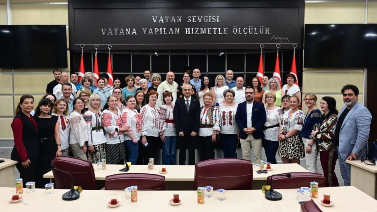 Kepez Belediyesi 50 Romen k&uuml;t&uuml;phaneciyi ağırladı 