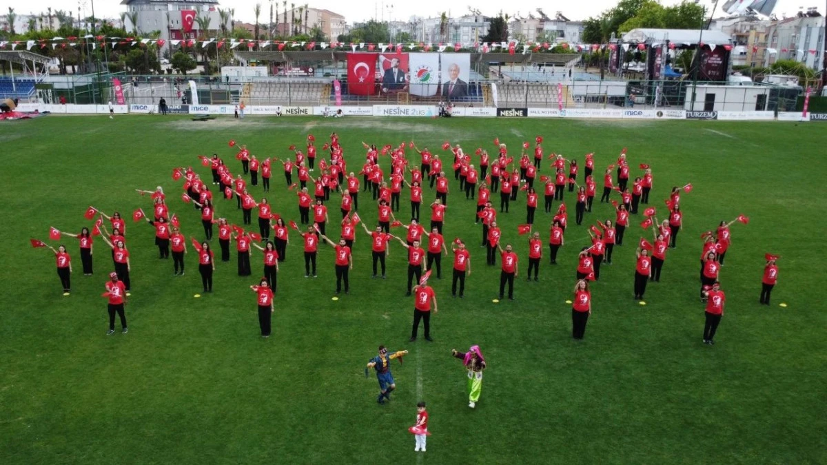 Kepez'de 19 Mayıs etkinlikleri kapsamında &ccedil;ok &ouml;zel bir g&ouml;steri 