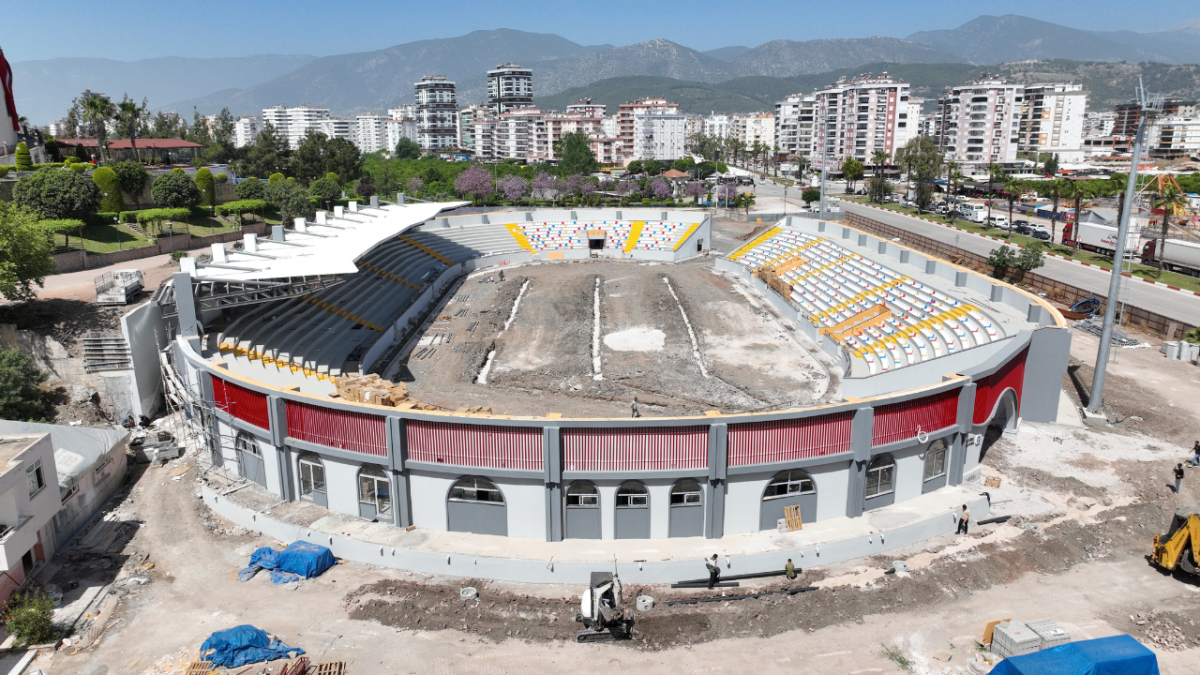 Kumluca Atatürk Stadyumu tamamlanıyor 