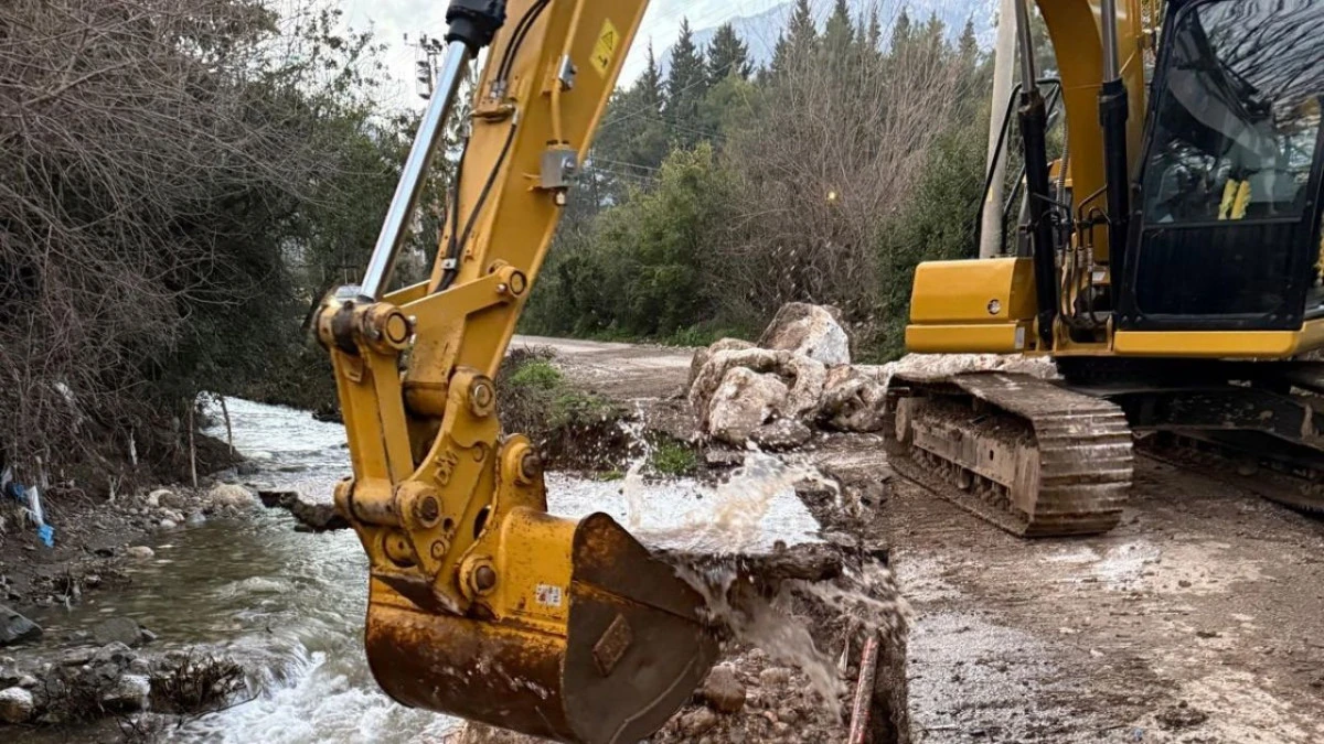 Kuvvetli yağış nedeniyle &ccedil;&ouml;ken yol onarıldı 