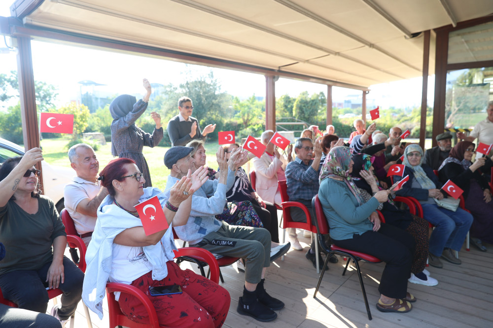 Mavi ev sakinleri ‘Atatürk’ü sevdiği türküler ile andı