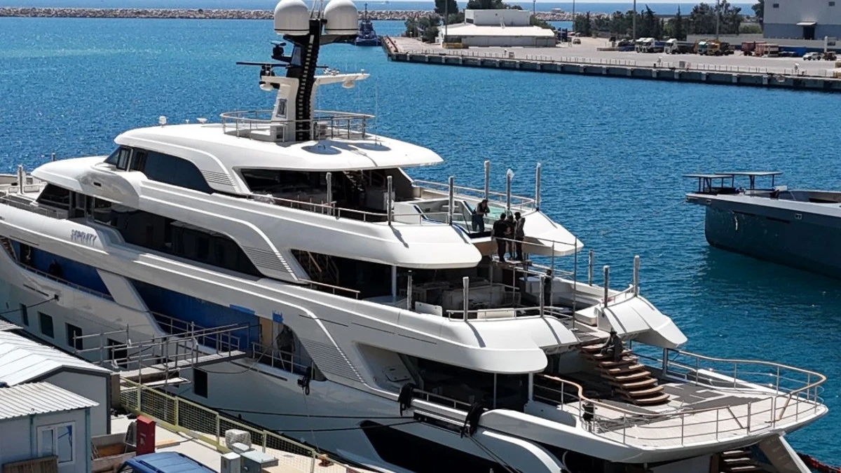Milyarderlerin y&uuml;zen sarayları Antalya'da inşa ediliyor